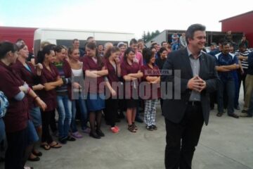 Nechifor s-a întâlnit cu câteva sute de angajați ai firmelor de încălțăminte din zona Vicov