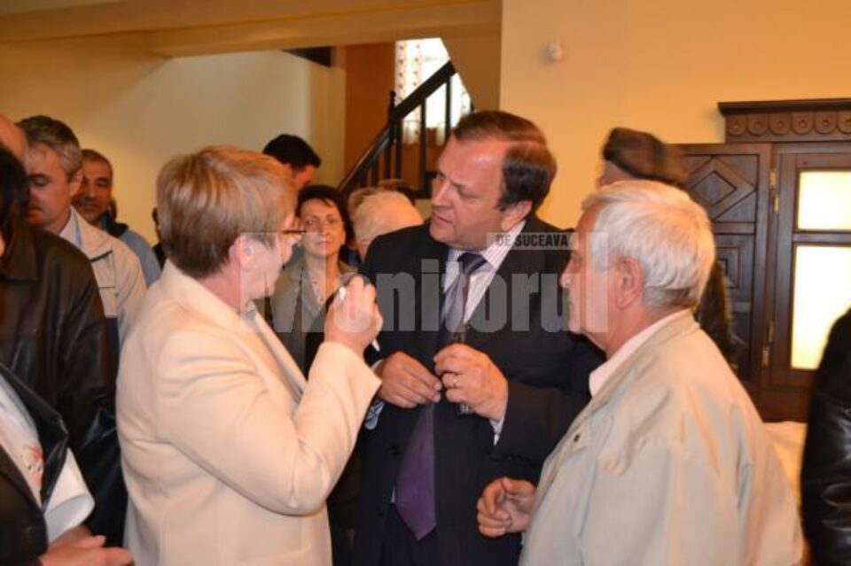 Flutur în discuție cu humorenii