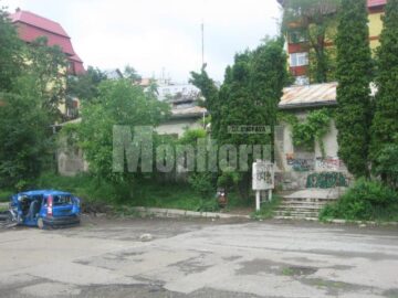 Fostul sediu al Poliției Rutiere, acoperit de graffiti și obscenități