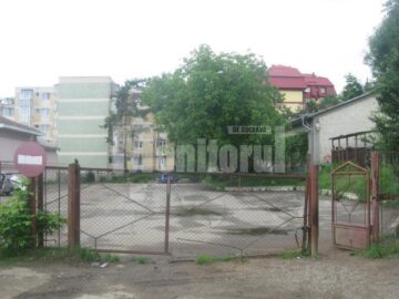 Fostul sediu al Poliției Rutiere, acoperit de graffiti și obscenități