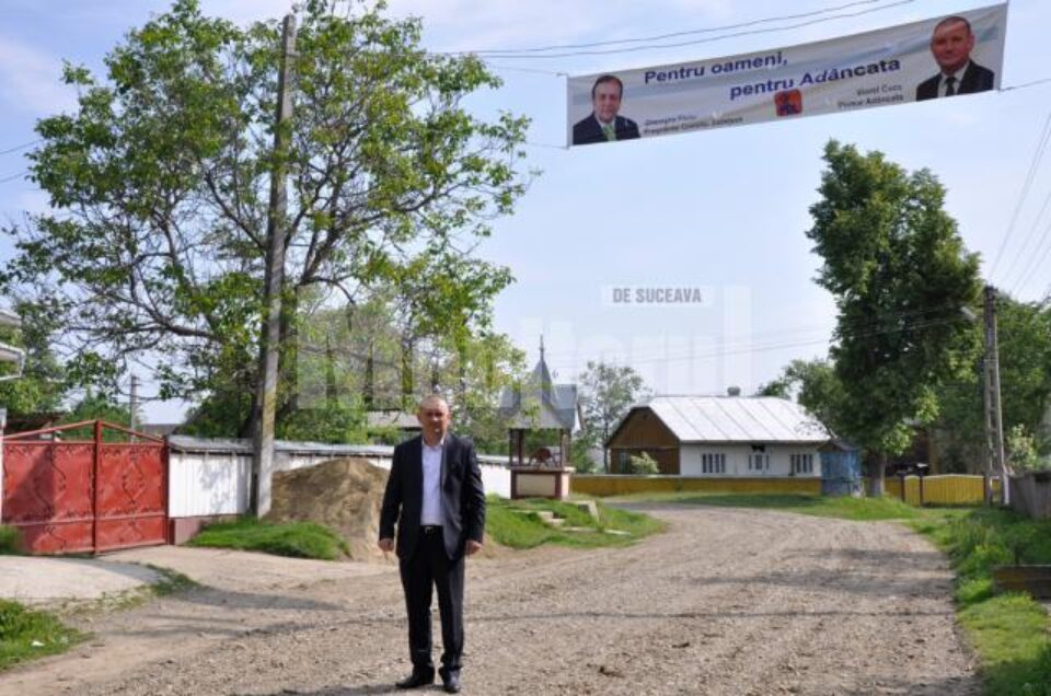 Consiliul Județean Suceava a pietruit drumul județean Grigorești-Fetești din comuna Adâncata pe o porțiune de doi kilometri, ca urmare a solicitării făcute de consilierul local PDL Viorel Cucu