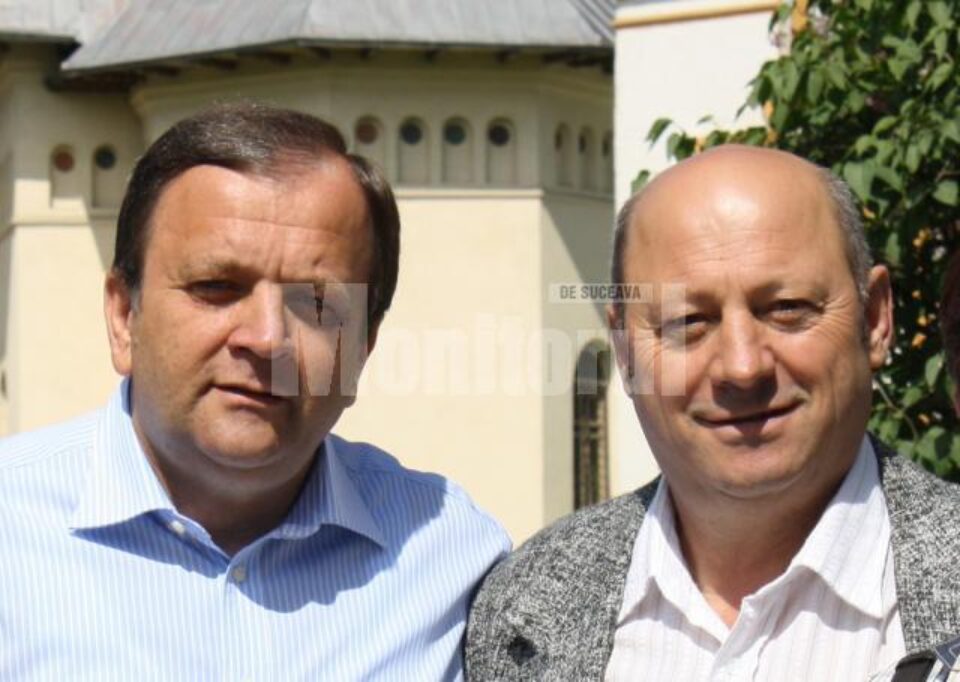 Președintele PDL al Consiliului Județean, Gheorghe Flutur, care candidează pentru un nou mandat la alegerile locale din 10 iunie și candidatul PDL la funcția de primar al municipiului Vatra Dornei, Ilie Boncheș