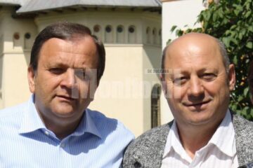 Președintele PDL al Consiliului Județean, Gheorghe Flutur, care candidează pentru un nou mandat la alegerile locale din 10 iunie și candidatul PDL la funcția de primar al municipiului Vatra Dornei, Ilie Boncheș