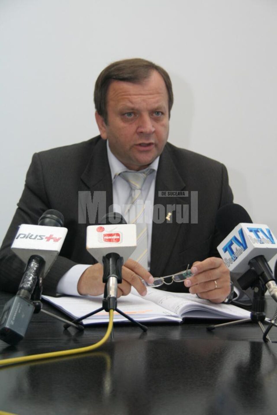Președintelui PDL al Consiliului Județean, Gheorghe Flutur, care candidează pentru un nou mandat la alegerile locale din 10 iunie