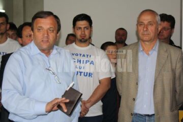 Președintele PDL al Consiliului Județean, Gheorghe Flutur, care candidează pentru un nou mandat la alegerile locale din 10 iunie, s-a aflat în campanie electorală în localitatea Broșteni