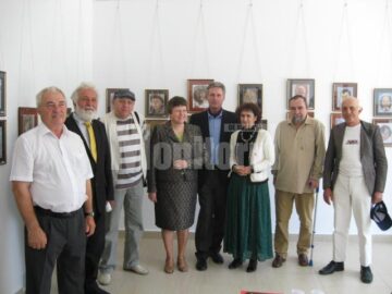 Scene de vernisaj și „portrete de flori”, la Galeria „Ștefan Luchian”