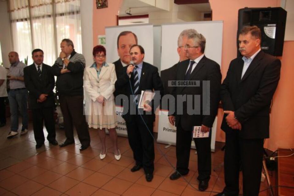 Ion Lungu, în fața locuitorilor din Obcini
