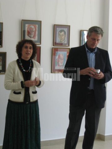 Scene de vernisaj și „portrete de flori”, la Galeria „Ștefan Luchian”