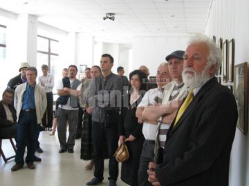 Scene de vernisaj și „portrete de flori”, la Galeria „Ștefan Luchian”