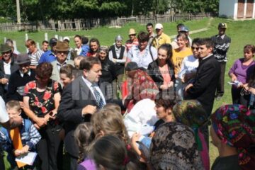 Oamenii din Vulturești l-au asigurat pe Gheorghe Flutur că la primărie vor vota candidatul PDL