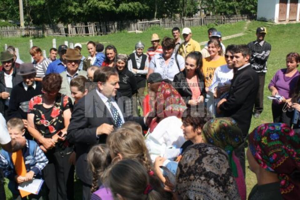 Oamenii din Vulturești l-au asigurat pe Gheorghe Flutur că la primărie vor vota candidatul PDL
