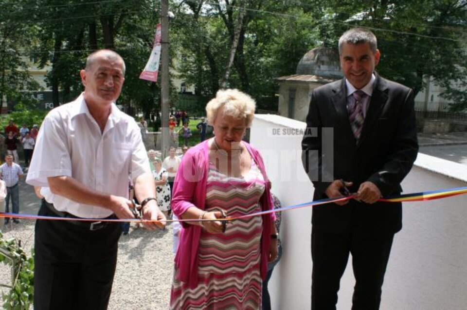 Tăierea panglicii inaugurale