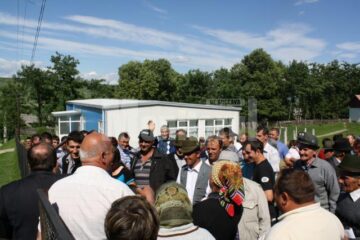 Președintele Consiliului Județean, Gheorghe Flutur, candidatul PDL pentru un nou mandat la șefia administrației județene, s-a aflat printre locuitorii satului Giurgești, din comuna Vulturești