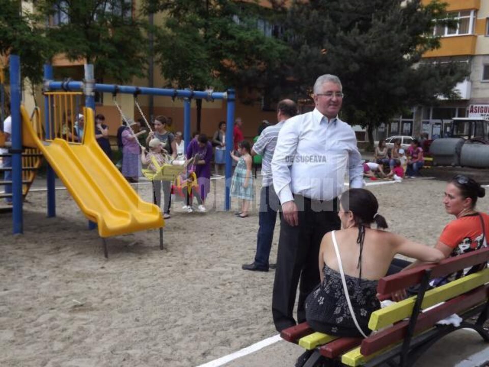 Ion Lungu a inaugurat noul loc de joacă de lângă Biserica Sf. Andrei