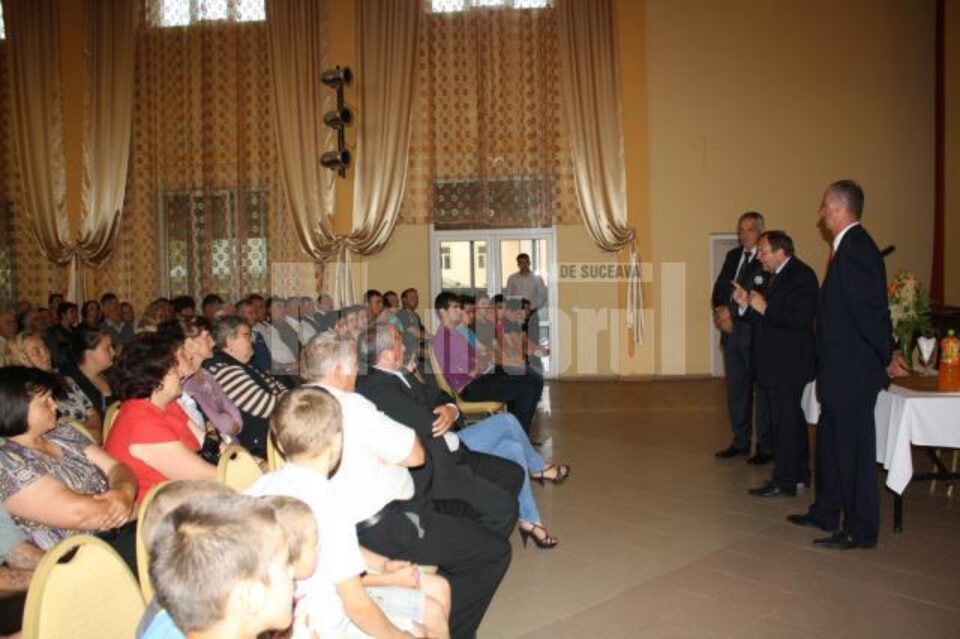 Președintele PDL al Consiliului Județean, Gheorghe Flutur, care candidează pentru un nou mandat la alegerile locale din 10 iunie, a avut o întâlnire de suflet cu locuitorii comunei Botoșana Președintele PDL al Consiliului Județean, Gheorghe Flutur, care candidează pentru un nou mandat la alegerile locale din 10 iunie, a avut o întâlnire de suflet cu locuitorii comunei Botoșana