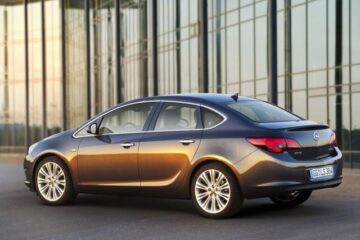 Opel dezvăluie noul Astra sedan