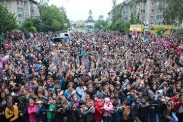 Mulțimea de oameni care a participat la eveniment