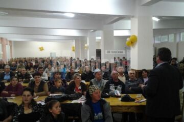 Nechifor le-a spus cetățenilor din Ostra să nu refuze gălețile de la PDL pentru că le-au plătit deja