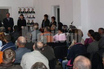 La întâlnirea cu cetățenii din Vama, Flutur a venit însoțit de primarul democrat-liberal al comunei, Nicolai Baltag, care candidează pentru un nou mandat