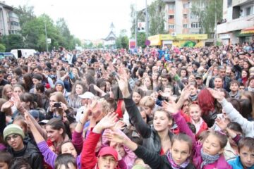 Mulțimea de oameni care a participat la eveniment