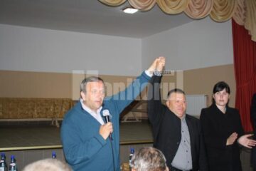 Gheorghe Flutur și primarul comunei Baia, Mihail Cârlan