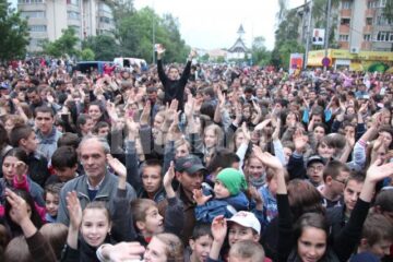 Mulțimea de oameni care a participat la eveniment