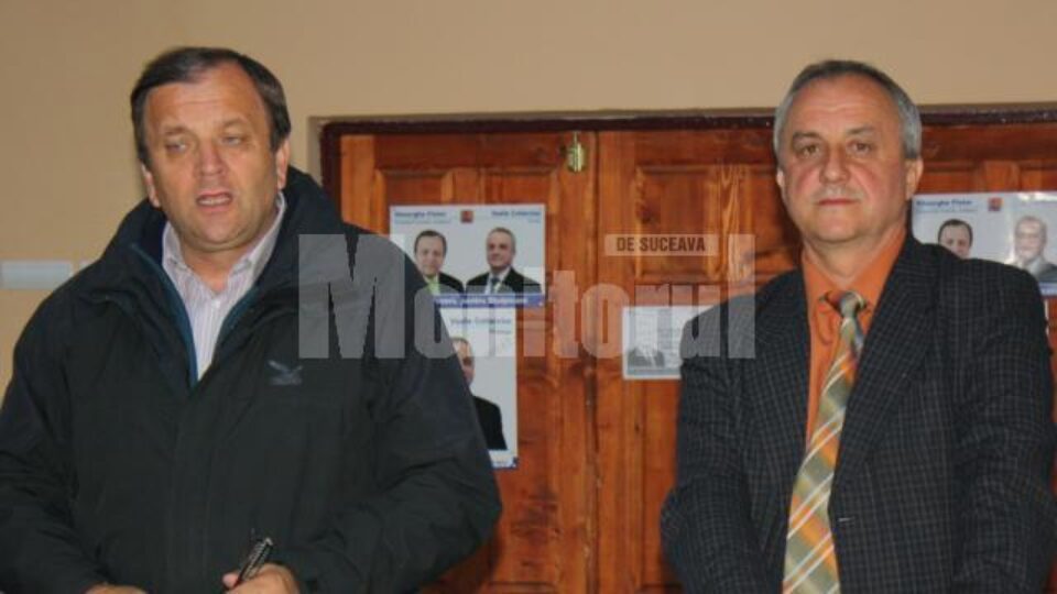 Gheorghe Flutur și candidatul PDL pentru postul de primar al comunei Stulpicani, Vasile Cotlarciuc
