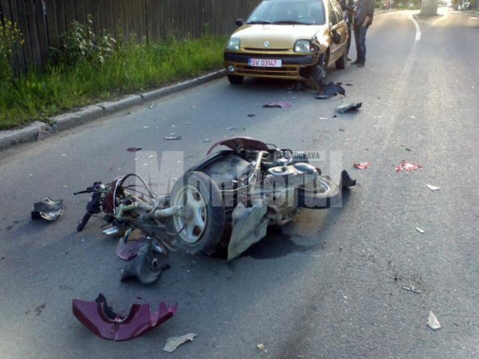 În urma impactului mopedul s-a făcut bucăți
