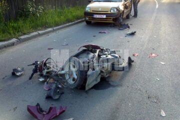 În urma impactului mopedul s-a făcut bucăți