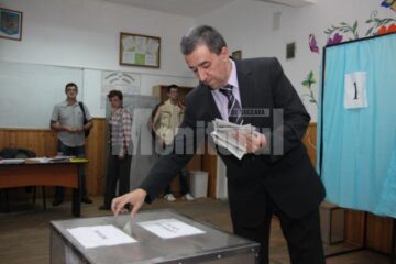 Prefectul Florin Sinescu la vot