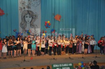 Bucuriile copilăriei și lumea fascinantă a copiilor au fost sărbătorite zilele trecute, pe scena Casei de Cultură din Suceava, de elevii Școlii cu clasele I-VIII Nr. 1