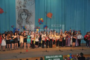 Bucuriile copilăriei și lumea fascinantă a copiilor au fost sărbătorite zilele trecute, pe scena Casei de Cultură din Suceava, de elevii Școlii cu clasele I-VIII Nr. 1