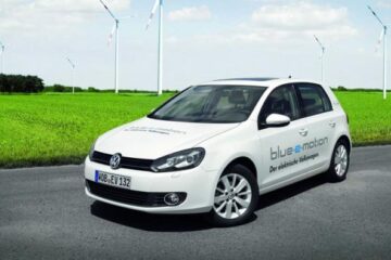 Volkswagen Golf cu propulsie electrică vine în 2013
