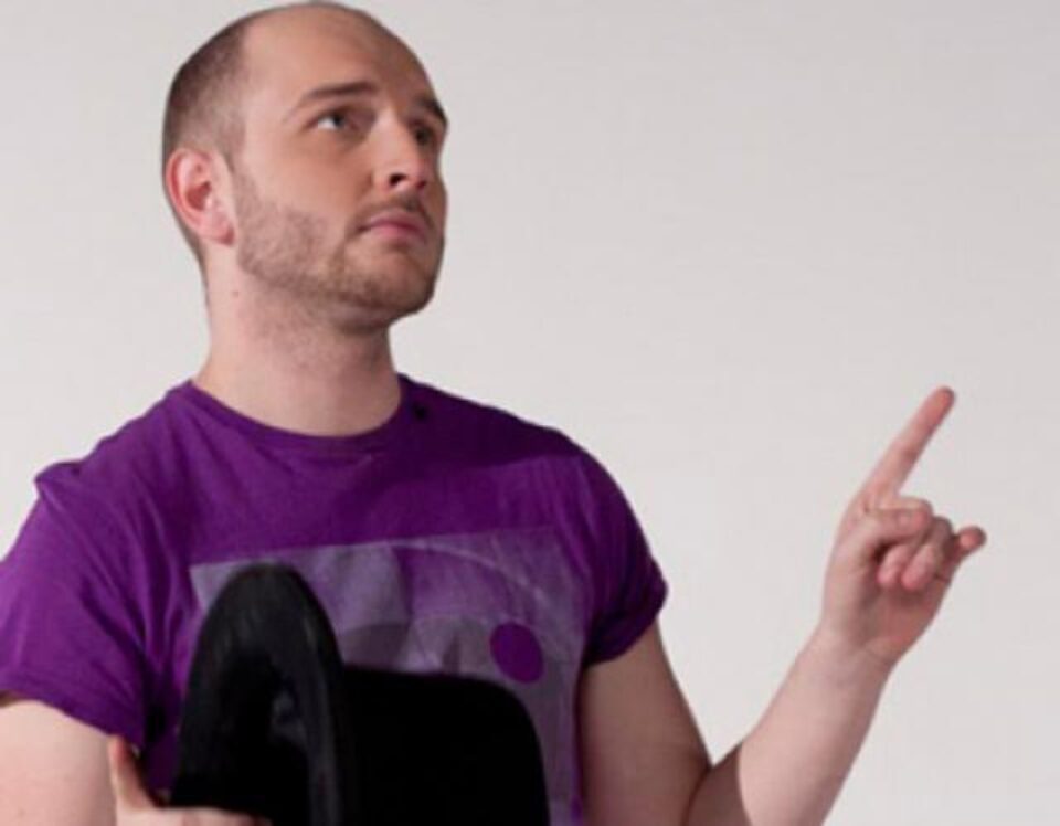 Cătălin Bordea este cotat drept cel mai tare realizator de stand-up comedy din România Cătălin Bordea este cotat drept cel mai tare realizator de stand-up comedy din România