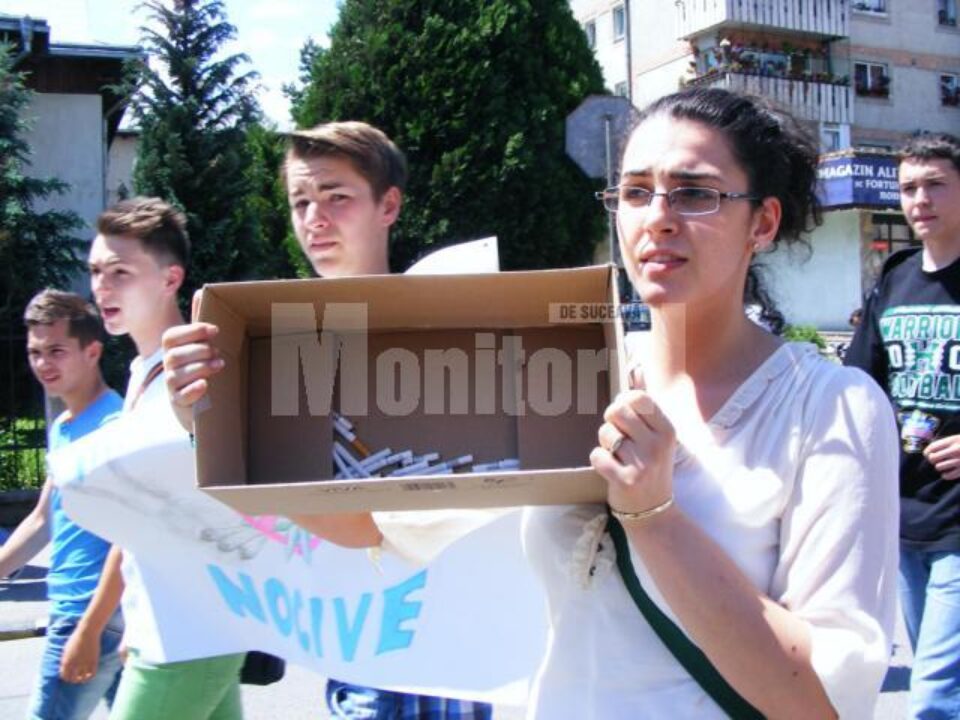 Trecătorii fumători au primit un măr în schimbul unei țigări