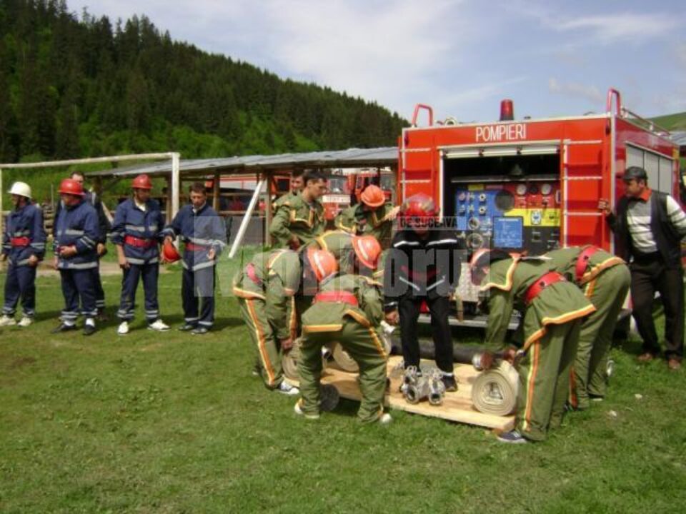 Tinerii care vor să devină pompieri au la dispoziție doar 85 de locuri