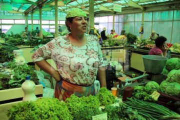 Metode inedite de răcorire adoptate de comercinații din Piața Mare