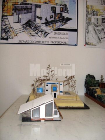 Secvențe din expoziția Absolvent Art 2012