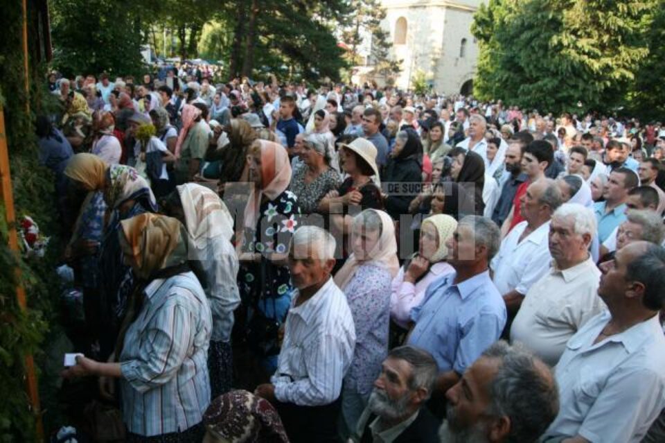 Mii de pelerinii, din întreaga țară, sunt așteptați astăzi și mâine la cetatea Sfântului Ioan cel Nou de la Suceava, pentru două zile de rugăciune, de Sânziene