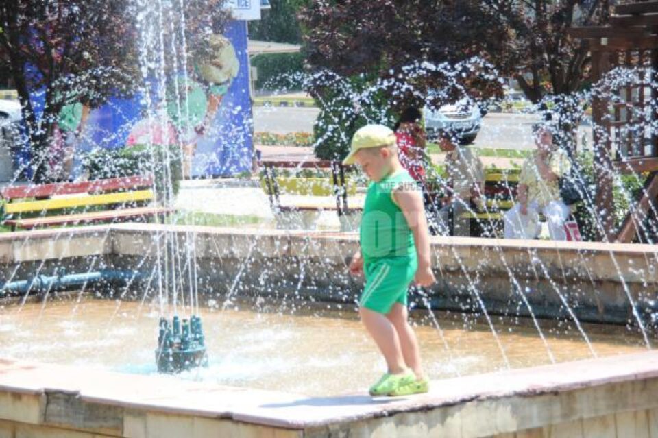 Fântânile arteziene au devenit foarte căutate pe timp de caniculă