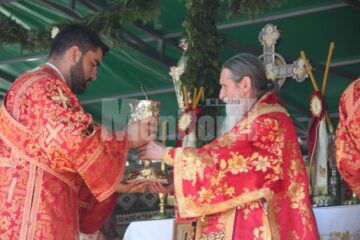 Mii de pelerini, în procesiune pe străzile Sucevei