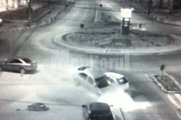 Mașina vitezomanului pierde direcția și sare pur și simplu peste un alt autoturism, pe care l-a izbit violent