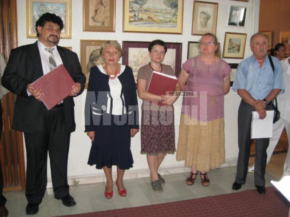 Moment de la evenimentul deschiderii expoziției și lansării albumului