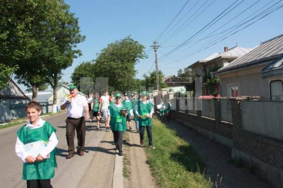 Marș al copiilor pentru protejarea Fânețelor seculare Ponoare și Frumoasa