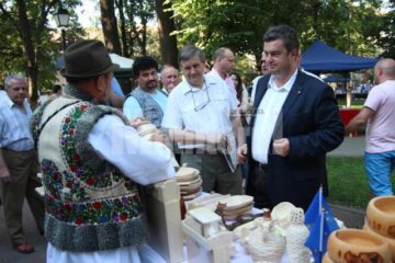 Nechifor s-a interesat de vânzările meșterilor populari