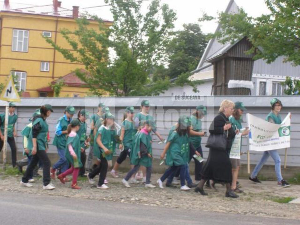 Marș al copiilor pentru protejarea Fânețelor seculare Ponoare și Frumoasa