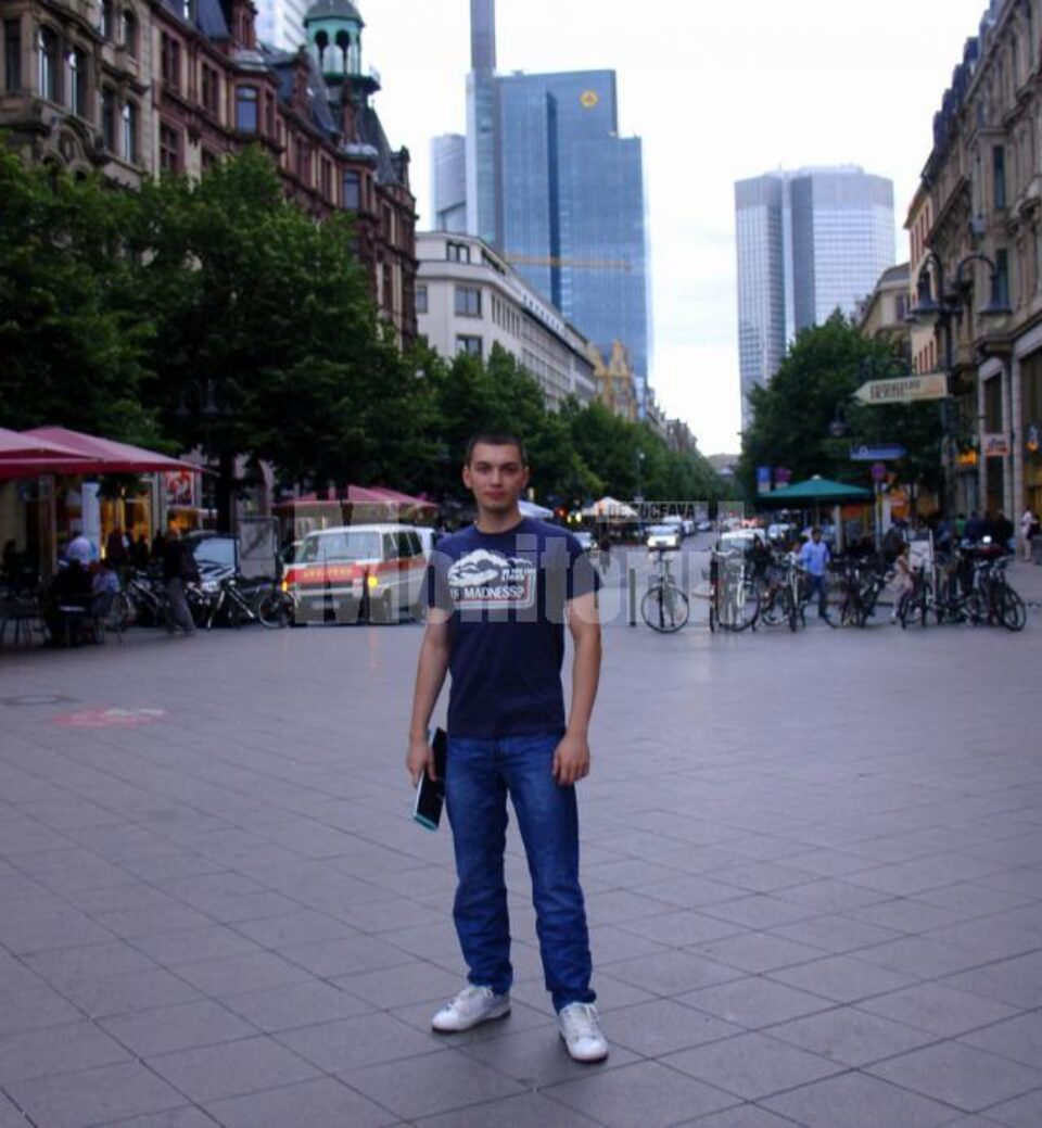 Vlad-Alexandru Grosar, în vârstă de 24 de ani, a devenit vicepreședintele unei rețele internaționale de ONG-uri de tineret Vlad-Alexandru Grosar, în vârstă de 24 de ani, a devenit vicepreședintele unei rețele internaționale de ONG-uri de tineret