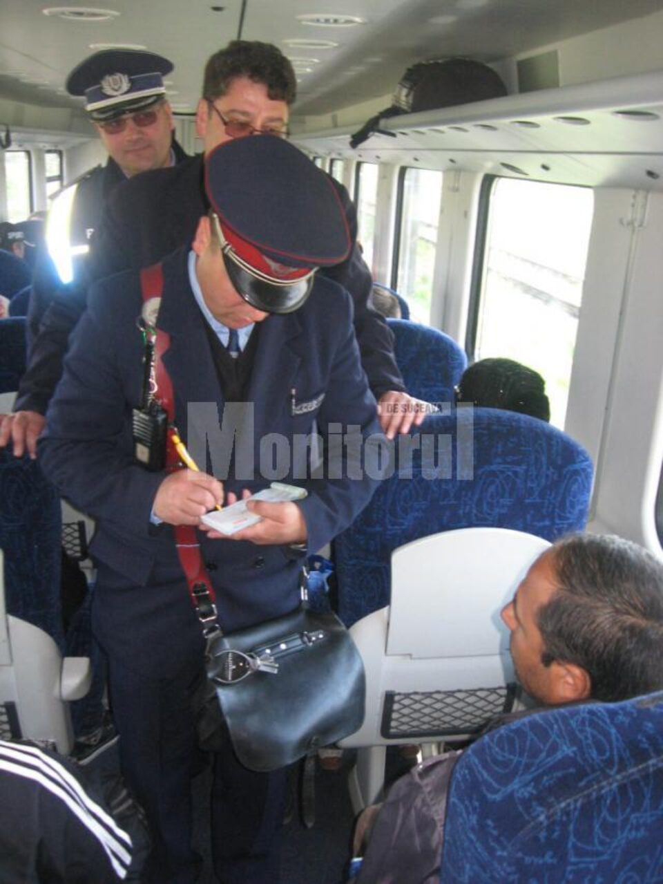 Călătorii care nu aveau bilete, suprataxați în tren