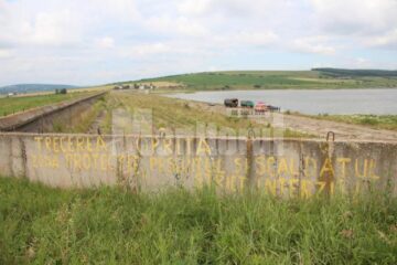 Mesaje de avertizare privind scăldatul interzis