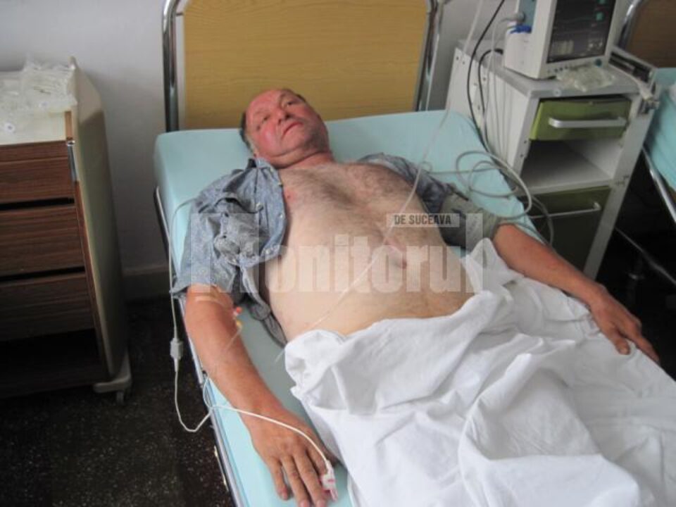 Vasile Chifan a fost internat în Spitalul Municipal Rădăuți, cu traumatism cranio-cerebral și multiple fracturi costale